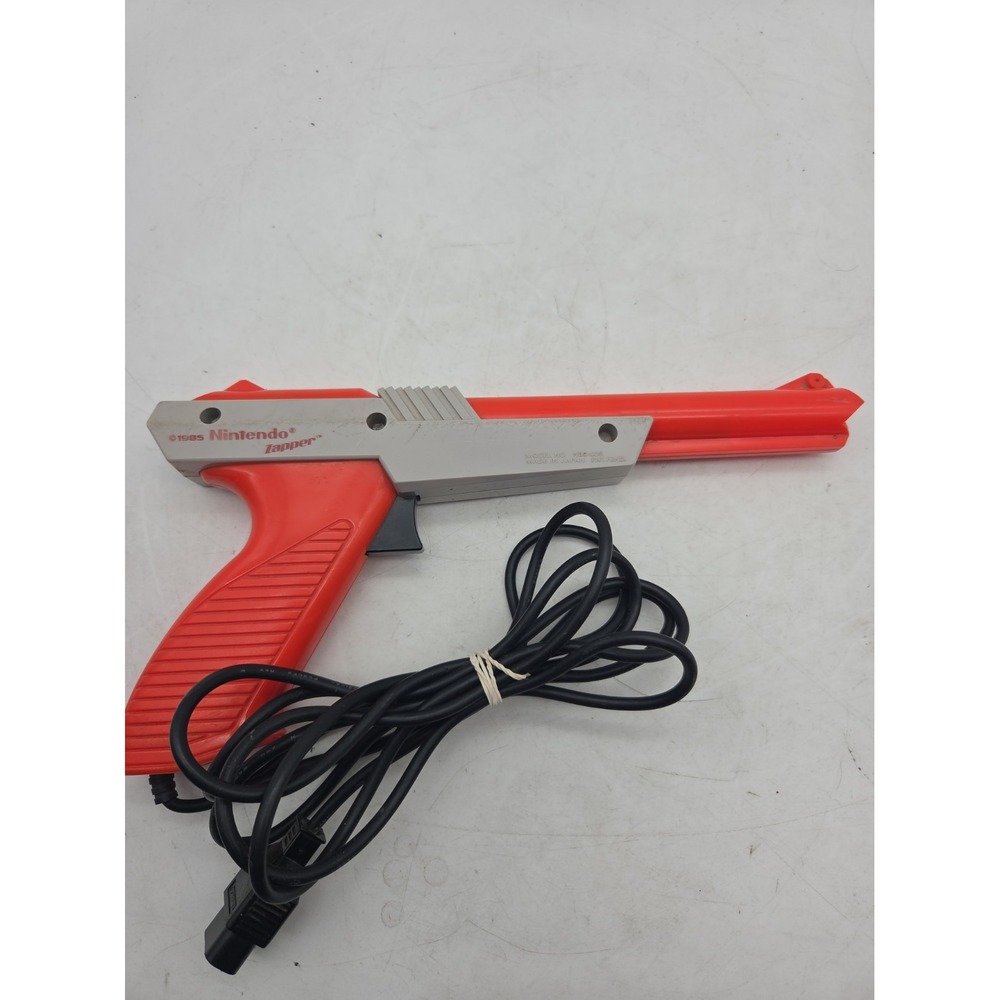 Original 1985 Nintendo NES Zapper Duck Hunt Gun - NES-005 - Authentic OEM TESTED